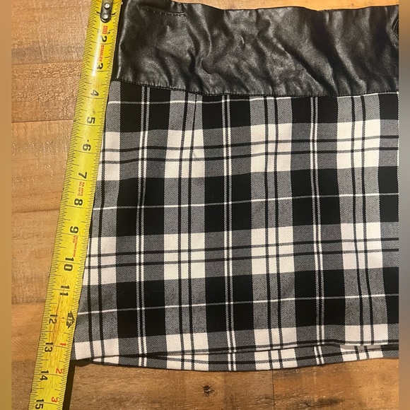 Forever 21 Mini Skirt - Juniors size L - Picture 5 of 8
